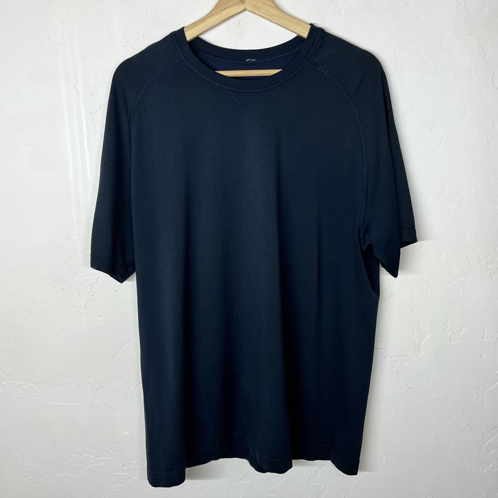 Lululemon mens shirt metal vent large XL blue